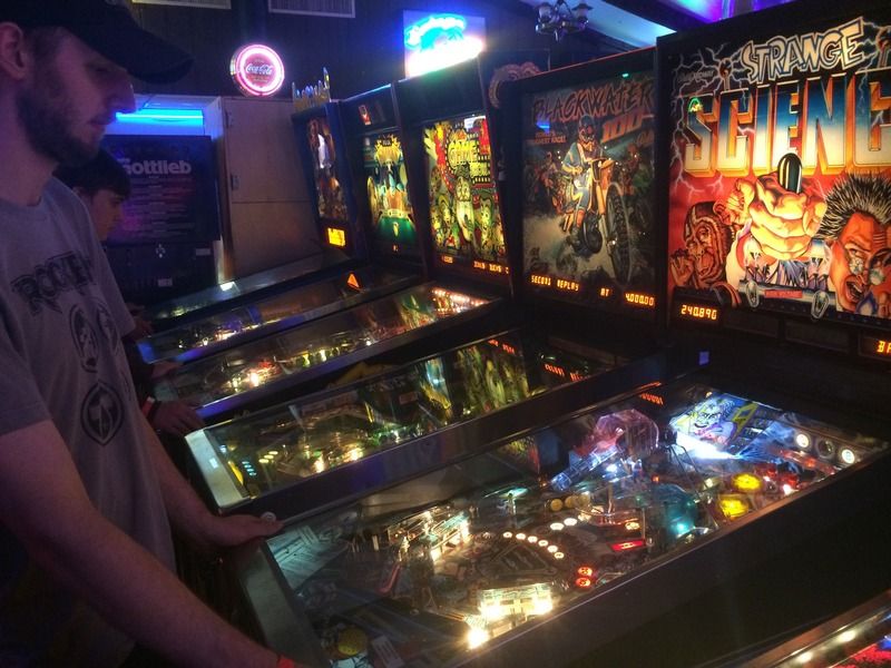 Vintage Flipper World (Ann Arbor Pinball Museum) 2015 Event Digital